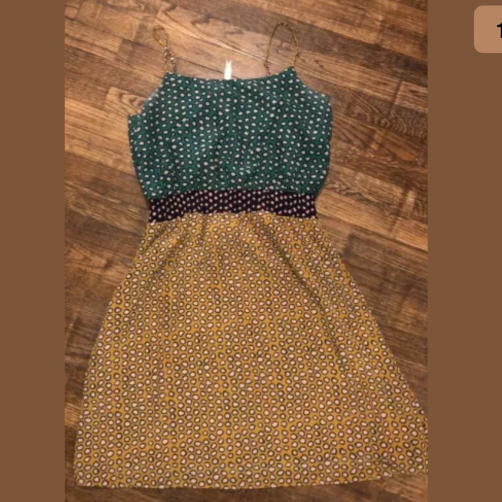 Anthropologie hem and thread dress med Guc